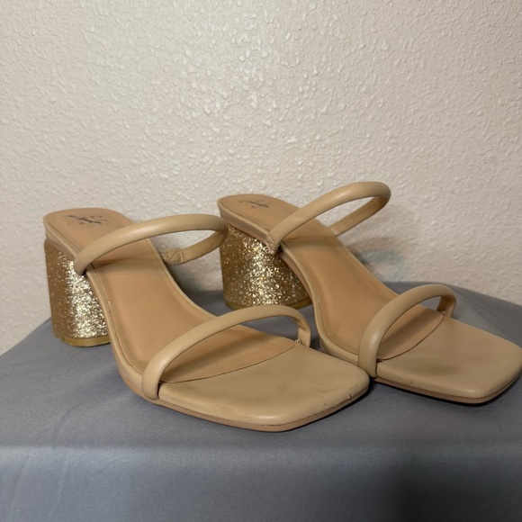 Elegant Beige and Gold Women's Heels - Picture 1 of 7